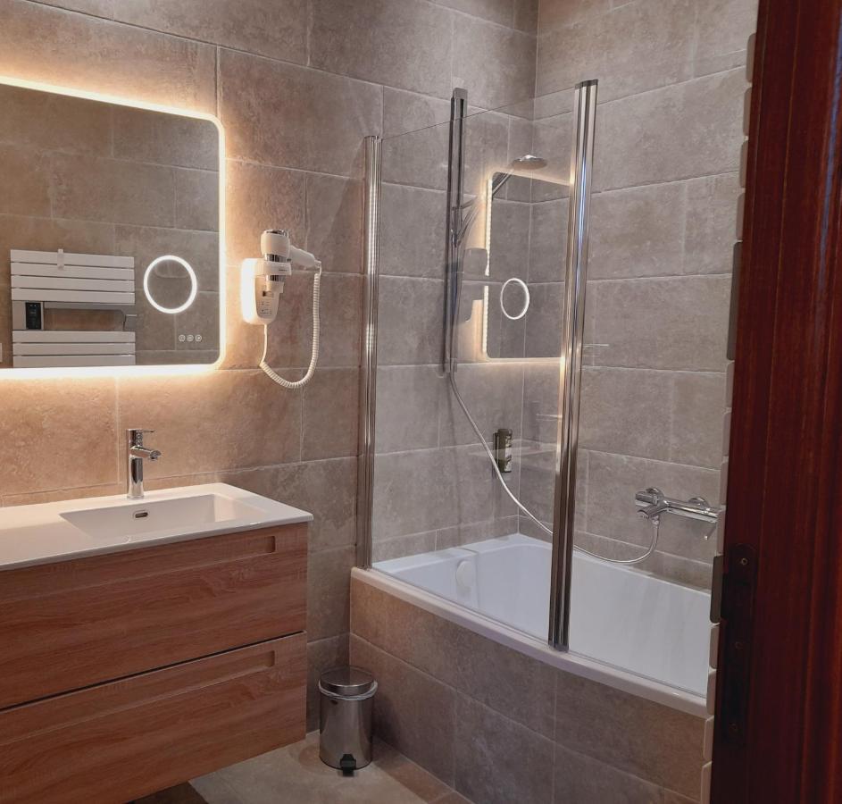 Hotel Le Manoir De Mathan Crepon A La Campagne 5 Mn D'Arromanches Et 10 Mn De Bayeux Zewnętrze zdjęcie